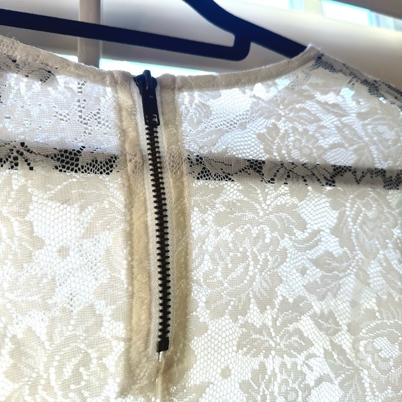 lace bell sleeve mini dress - Picture 2 of 4